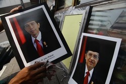 Permintaan Foto Presiden Jokowi Membeludak, Pedagang di Pasar Baru Kewalahan