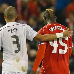 Rodgers Tak Suka Balotelli Tukaran Kaus dengan Pepe