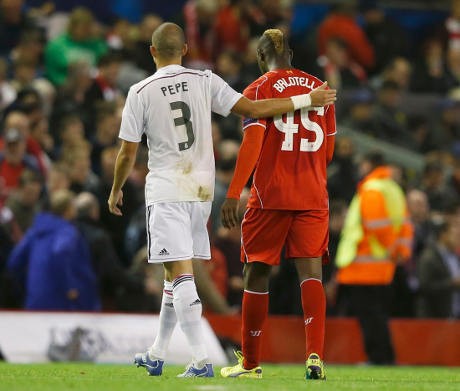Rodgers Tak Suka Balotelli Tukaran Kaus dengan Pepe