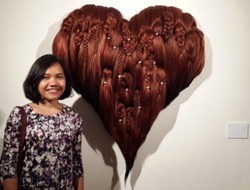 Melihat Seni Patung dari Rambut Wanita Berbentuk Love