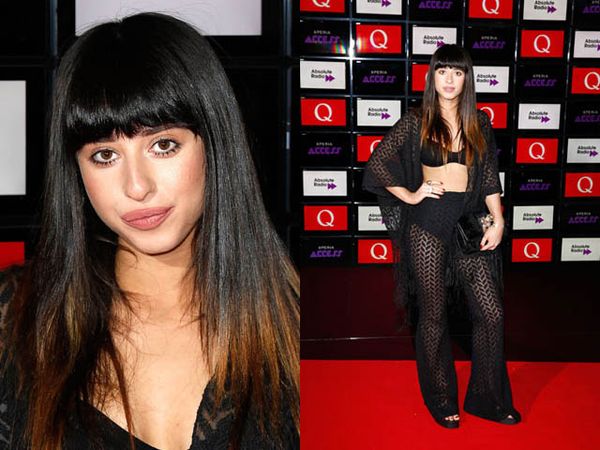 Berbusana Menerawang, Foxes Pamer Underwear