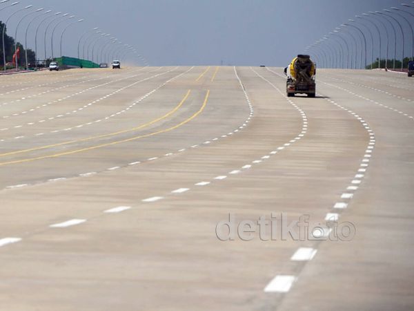 Luasnya Jalan di Ibukota Myanmar