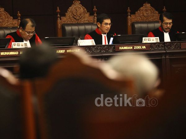 MK Tolak Gugatan UU Pilkada