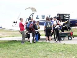 Syuting Film ke-2, CJR Terjun dari Pesawat di Ketinggian 15 Ribu Kaki