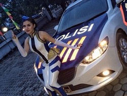 Ini Jadinya Jika Vicky Shu Berseragam ala Polisi
