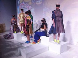 Pertamakali di Indonesia, Fashion Show di Dalam Kubus Putih