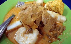 Sarapan Lontong Sayur Betawi atau Lontong Sayur Medan? Sama Enaknya!