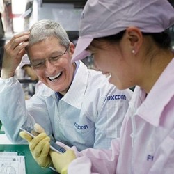 CEO Apple Inspeksi Pabrik iPhone 6