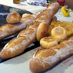 Bila Harga BBM Naik Rp 3.000/Liter, Harga Roti dan Kue Terkerek 15%