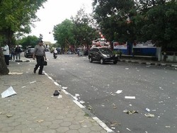 Demo GMBI Bubar, Depan Gedung DPRD Penuh Sampah Berserakan
