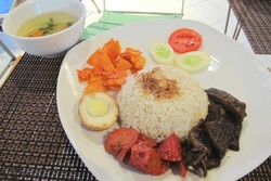Living Pao: Gurih Kenyal Bakpao Rendang dari Jamur dan Gluten