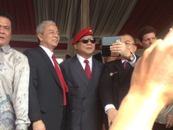 Ketika Tamu di Sertijab Danjen Kopassus Rebutan Selfie Bareng Prabowo