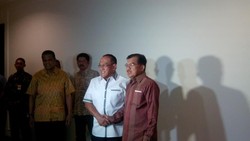 Ditemani Fuad Manshur, Ical Temui JK di Kantor Wapres