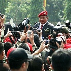 Hadiri Sertijab Danjen Kopassus, Prabowo Diarak Prajurit