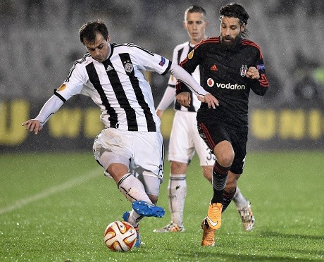 Enam Tim Terjungkal di Kandang