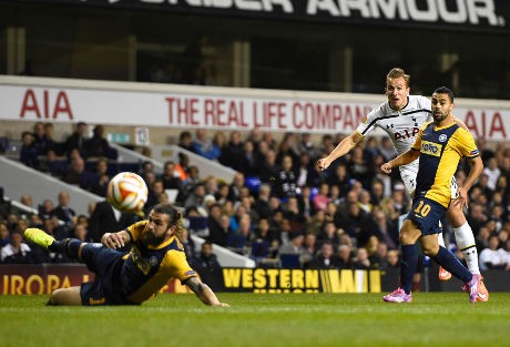 Trigol Kane Bawa Spurs Taklukkan Asteras 5-1