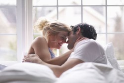 Meski Terdengar Aneh, 9 Hal Ini Bisa Bangkitkan Gairah Bercinta Pasutri (1)