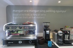 Mangan Ora Mangan Ngumpul di Kantor Skyscanner Singapura