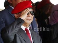Prabowo Berbaret Merah di Sertijab Danjen Kopassus