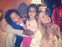 Di Tengah Isu Cerai, Bagaimana Nasib Anak Kembar Mariah Carey?