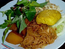 Aduh Enaknye! Nasi Ulam Racikan Khas Betawi