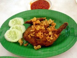 Makan Siang Enak dengan Krenyes Gurih Ayam Goreng Tulang Lunak