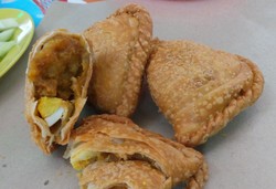 Krenyes Gurih Wangi Curry Puff, Pastel Khas Singapura