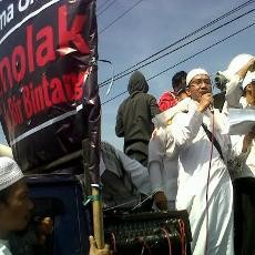 HTI Mojokerto Demo Tuntut Pabrik Bir Ditutup