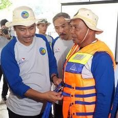 Ekspedisi Pulau Bawean, Bentang Merah Putih dan Batik di Bawah Laut