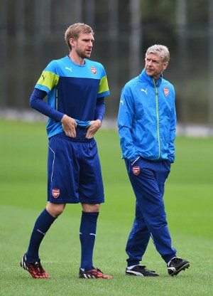 Wenger Pertanyakan Komentar Mertesacker