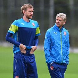 Wenger Pertanyakan Komentar Mertesacker