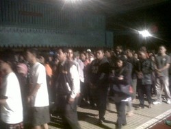 Peringati 1 Muharam, Ribuan Warga Topo Bisu Mubeng Beteng Keraton Yogya