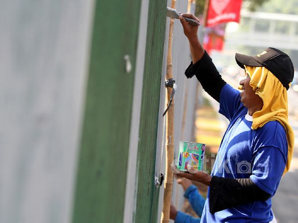 Pagar Pembatas Jalan di Matraman Dipercantik