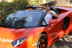 Tiba di Lokasi, Raffi Ahmad Diantar Rombongan Lamborghini