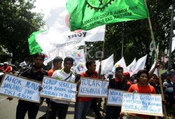 Selain Uang Pijat Refleksi, Buruh Juga Minta Uang Kondangan