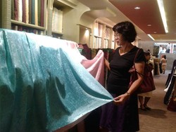 Gila Merek, Orang RI Lebih Doyan Beli Baju dan Kain Impor