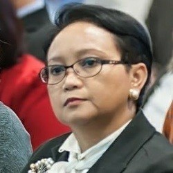 Retno Menlu Wanita Pertama, Tegas, Bersahaja, Dekat dengan Masyarakat