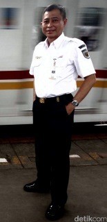 Disuruh Jokowi Tidur di Kapal dan Pesawat, Jonan Tertawa