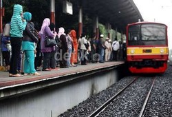 Kebakaran Samping Stasiun Tanah Abang, Commuter Line Terhambat
