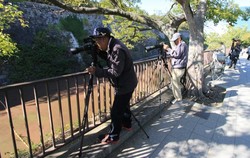 Di Osaka Castle, Ada Komunitas Fotografi Orang Tua