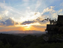 Eksotis! Begini Indahnya Langit Kiyomizu-dera Saat Senja