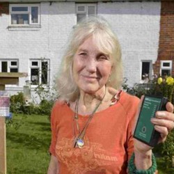 Cerita Nenek yang Menderita Akibat Sinyal Seluler