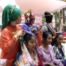 Peringati Sumpah Pemuda, Komunitas Hijabers Bagi-bagi Hijab