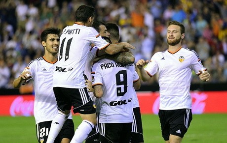 Tekuk Elche, Valencia Bayangi Barca dan Madrid