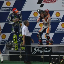 Marquez Juara, Penonton Teriaki Rossi