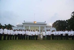 Jokowi-JK Minta Menteri Kabinet Kerja Pakai Batik Saat Dilantik