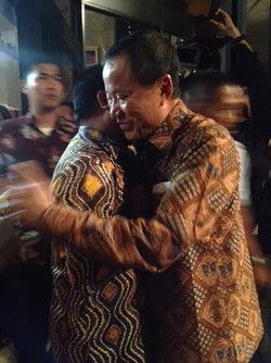 Lepas Amir dan Denny, Puluhan Pegawai Kemenkum HAM Menangis Haru