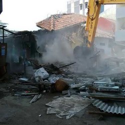 Bangunan Liar di Kolong Stasiun Jayakarta hingga Stasiun Mangga Besar Digusur