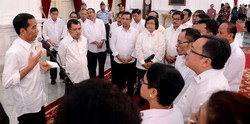 Begini Gaya Presiden Jokowi Sebelum Beri Pengarahan pada Para Menteri Kabinet Kerja