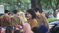 Nila Moeloek, Ikuti Jejak Sang Suami Sebagai Menteri Kesehatan